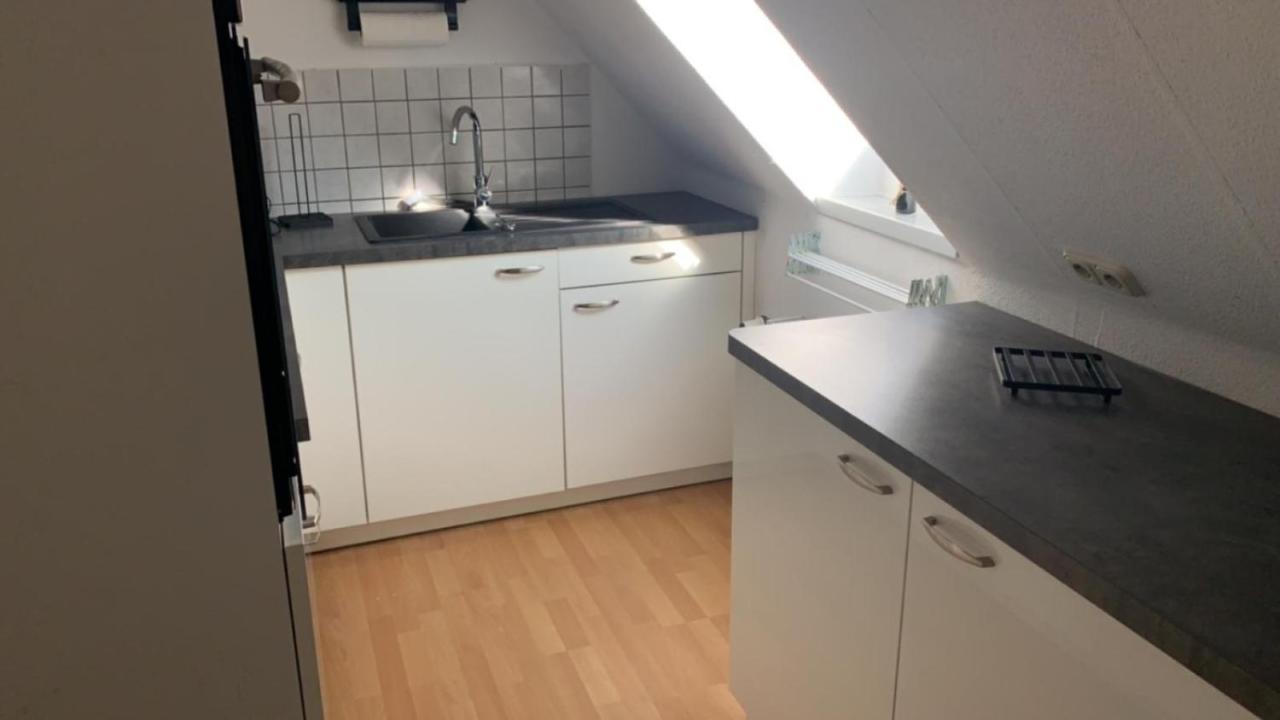 Zimmer In Wohnung Monteure Apartment Kuche Modern Enger Exterior foto